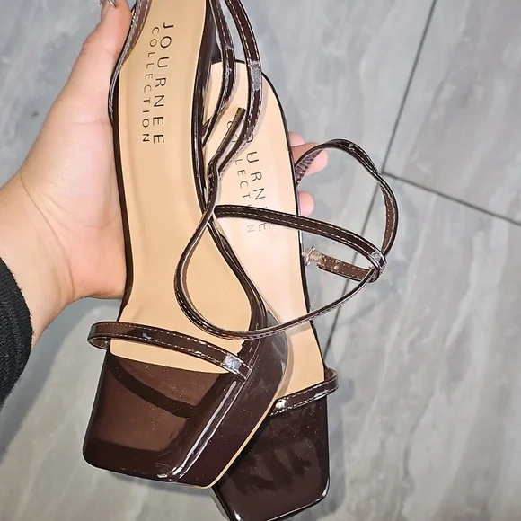 Journee Collection-Telilah Platform Sandal - Picture 3 of 4